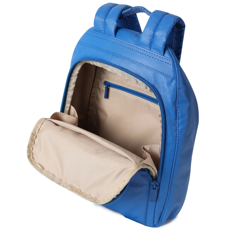 Main compartment with padded pocket for mini tablet