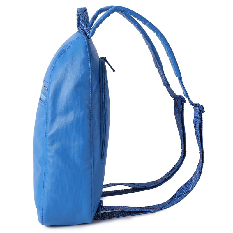 The creased range, made with 100% coated nylon for a satiny finish