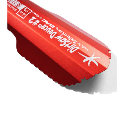 Digs down and carves unusually well because of its thinness