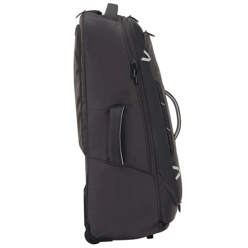 Kissing zip sliders on main compartment and front pocket to accommodate a lock