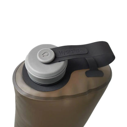 Large 42mm opening makes it easy to fill and tethered screw cap prevents cap from getting lost – creates a convenient carry loop for holding the Seeker upright when filling