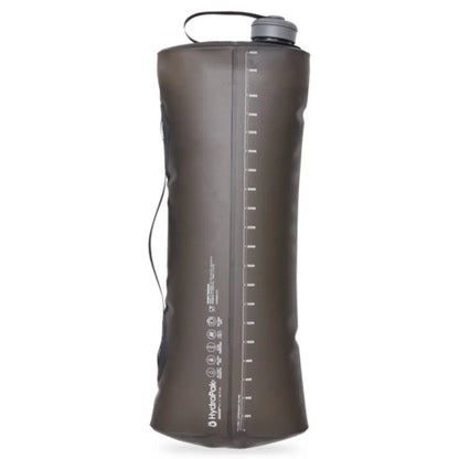 External capacity gauge allows you to track your hydration intake or measure out the contents