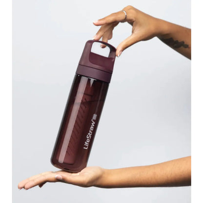 The Carbon filter reduces chlorine, odours and organic chemical matter