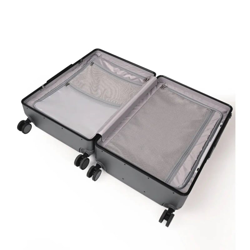 Multi-storage interior with two storage compartments, three zippered pockets and one waterproof pocket