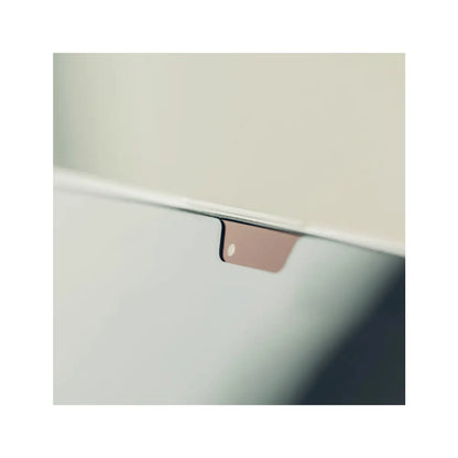 Slim design allows you to fully close your laptop.