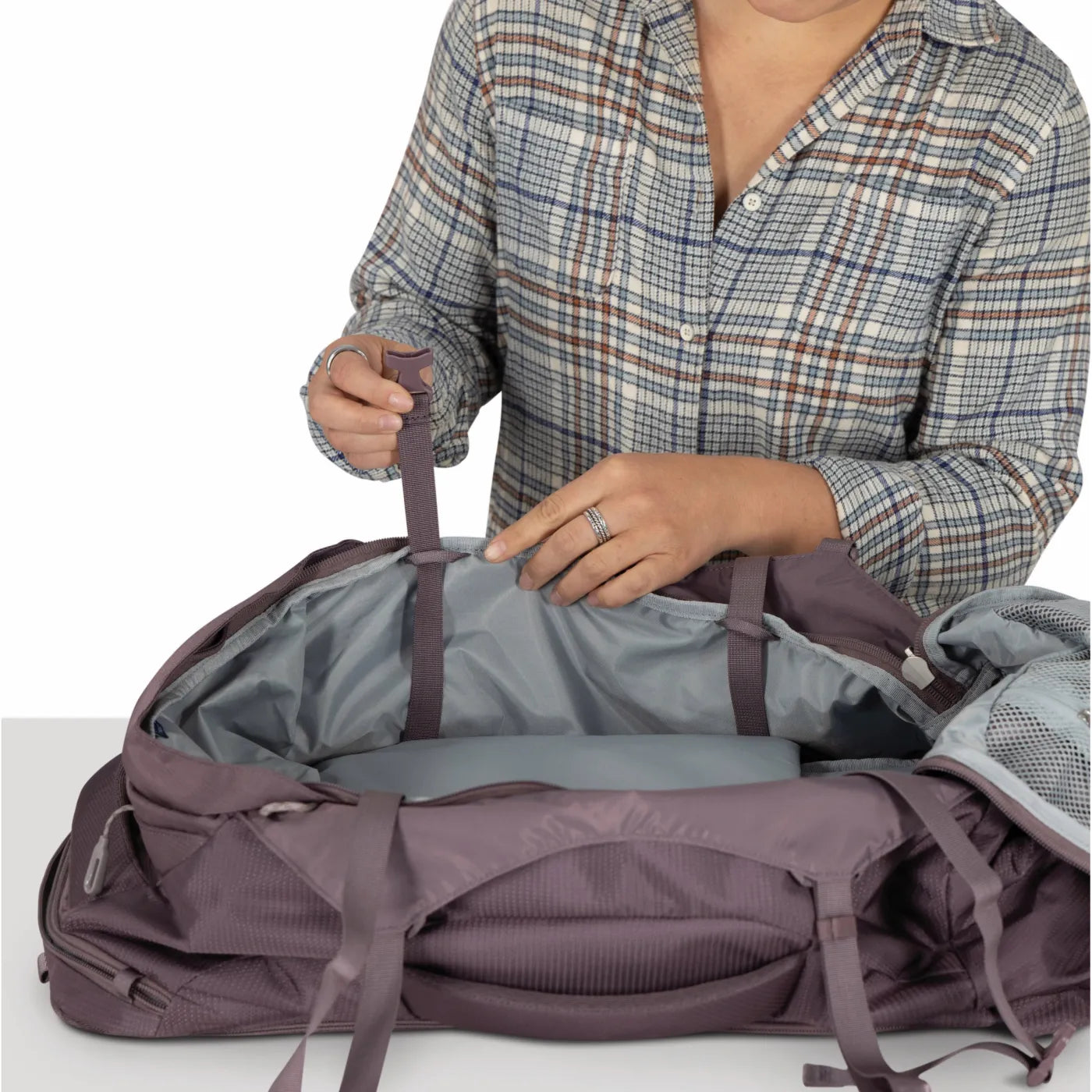 Osprey Farview Women’s 40L Travel Pack - Graphite Purple
