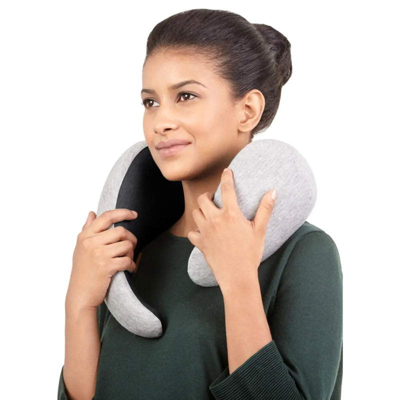 Unlike U shaped pillows, GO offers total neck support thanks to its unique 360° design