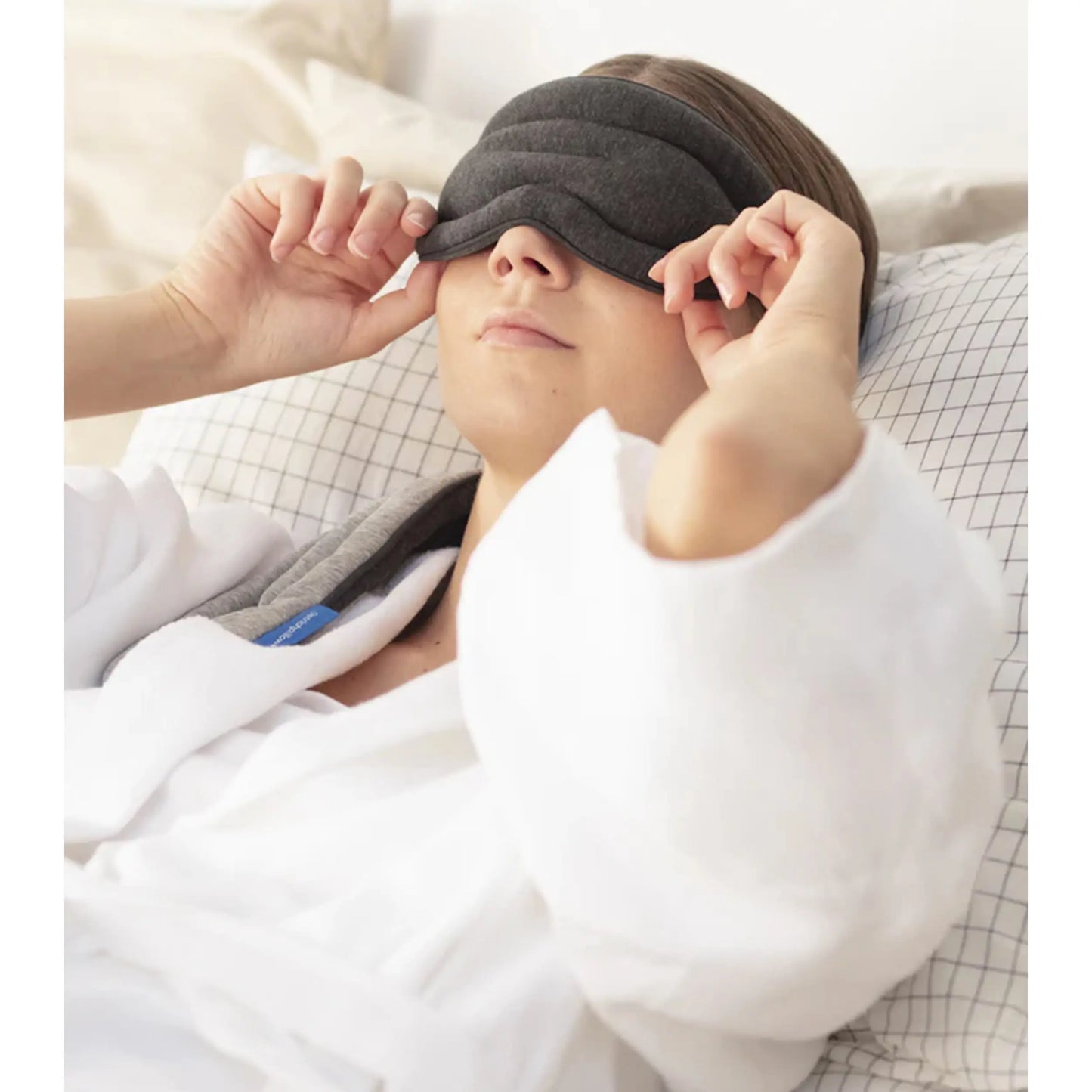 Hot & Cold Eye Mask helps you relax your tired eyes, restore your face and calm your mind when you need a break