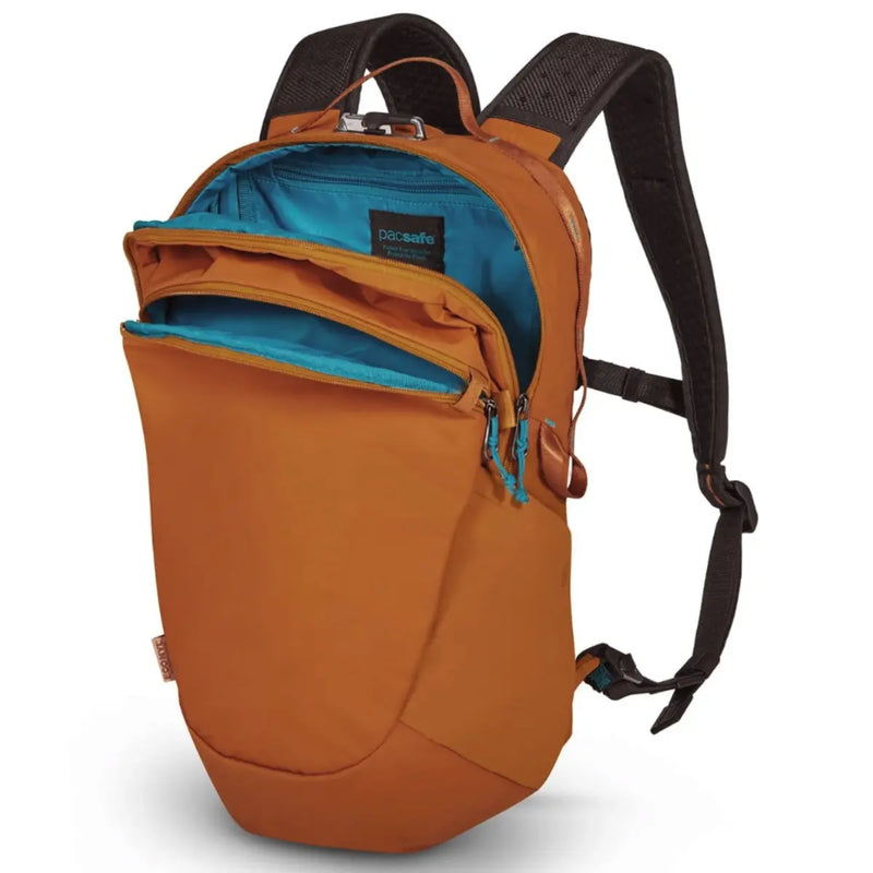 Internal pockets to keep your gear organized