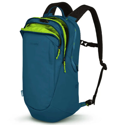 Internal pockets to keep your gear organized