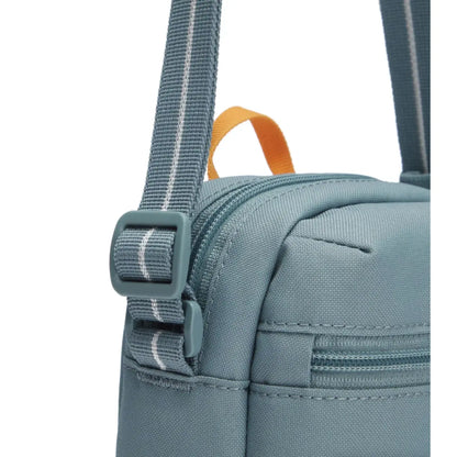 Adjustable shoulder strap