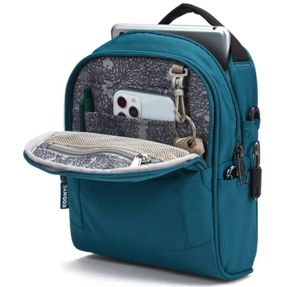 Internal pockets help keep your gear organised