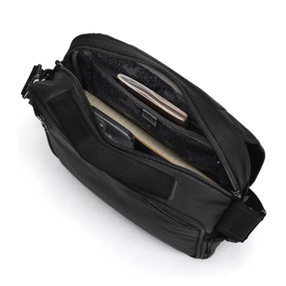 Internal pockets help keep your gear organised