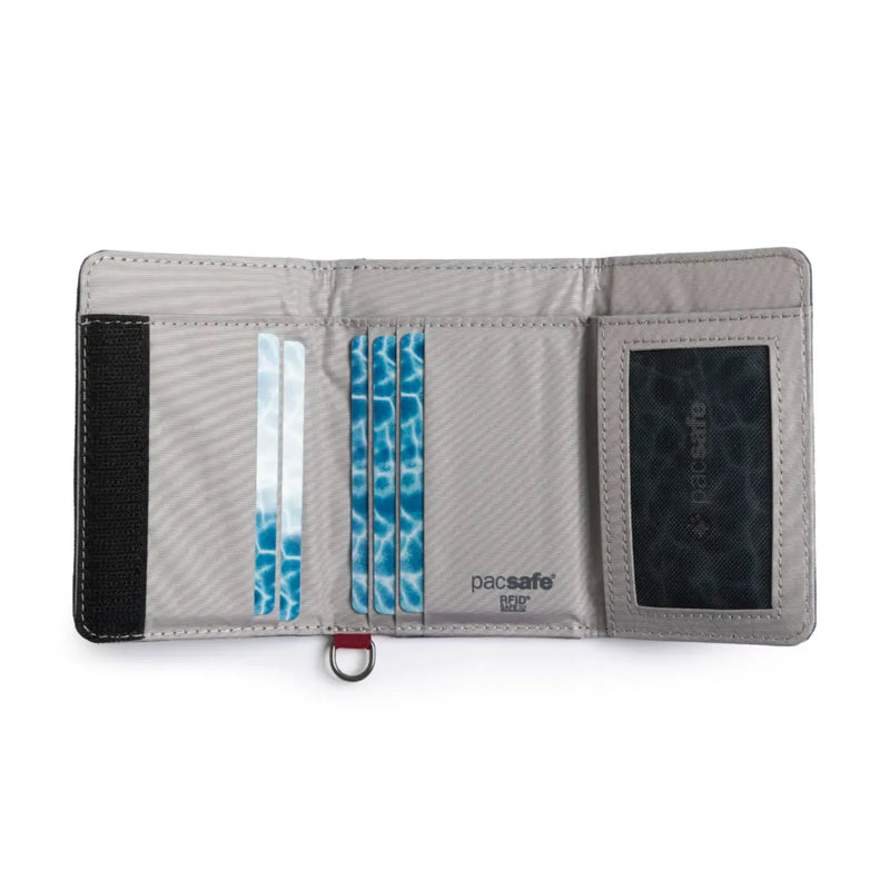 6 card slots and mesh ID pocket