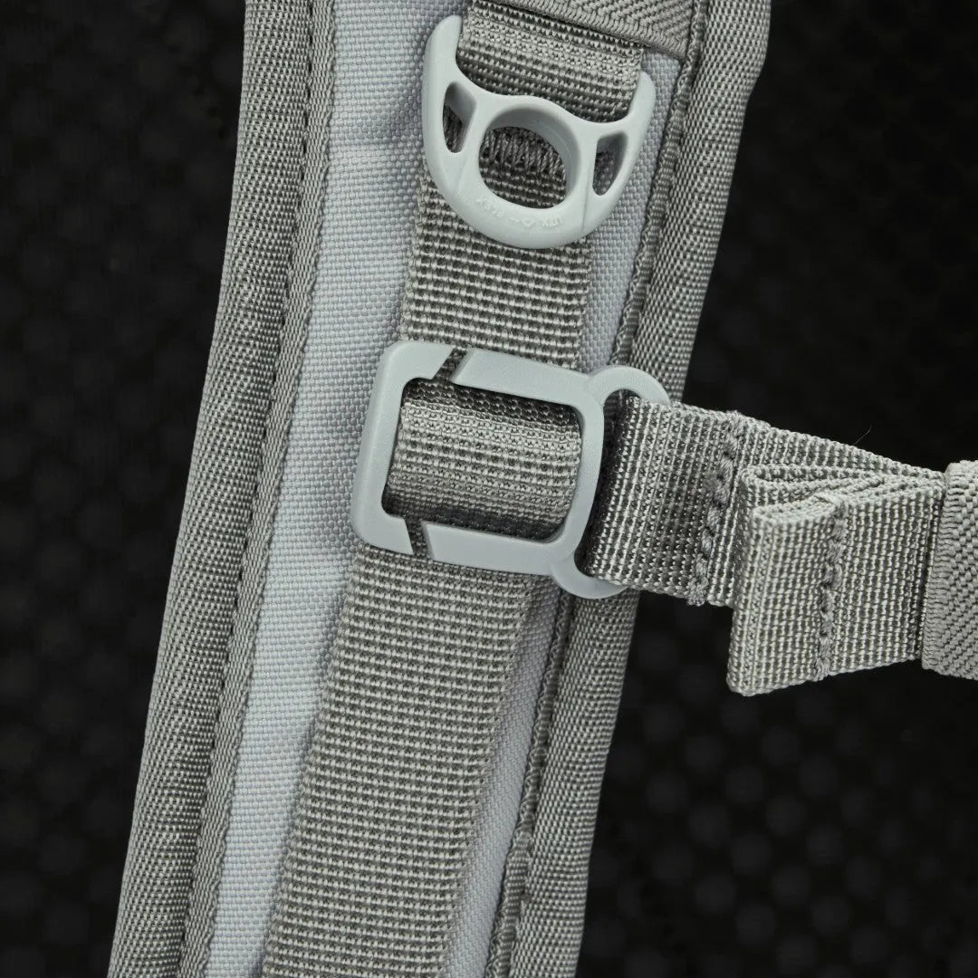 Pacsafe V Active anti-theft detail
