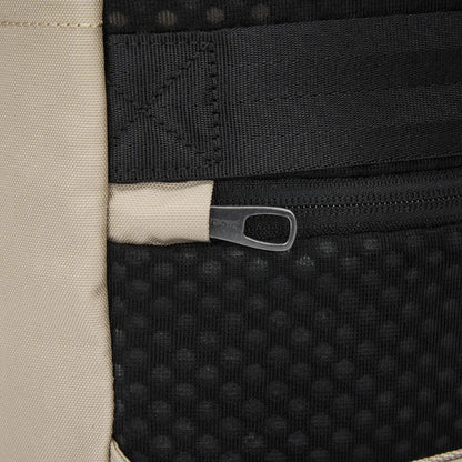 Pacsafe V City anti-theft detail