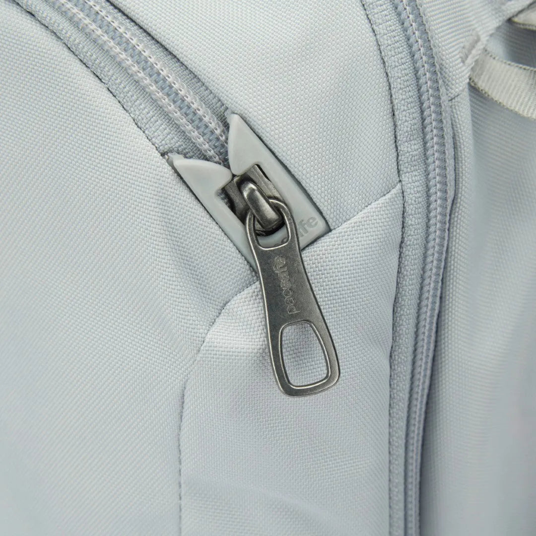 Pacsafe V Tour 26L anti-theft detail