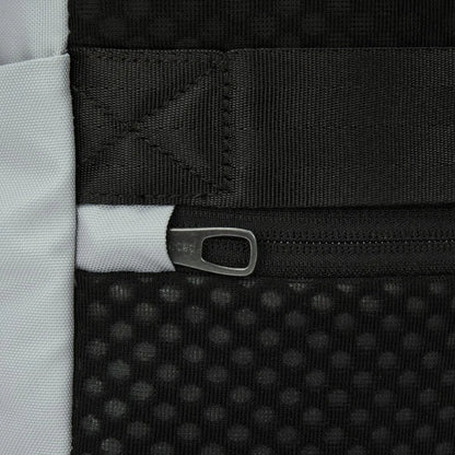 Pacsafe V Tour 26L anti-theft detail