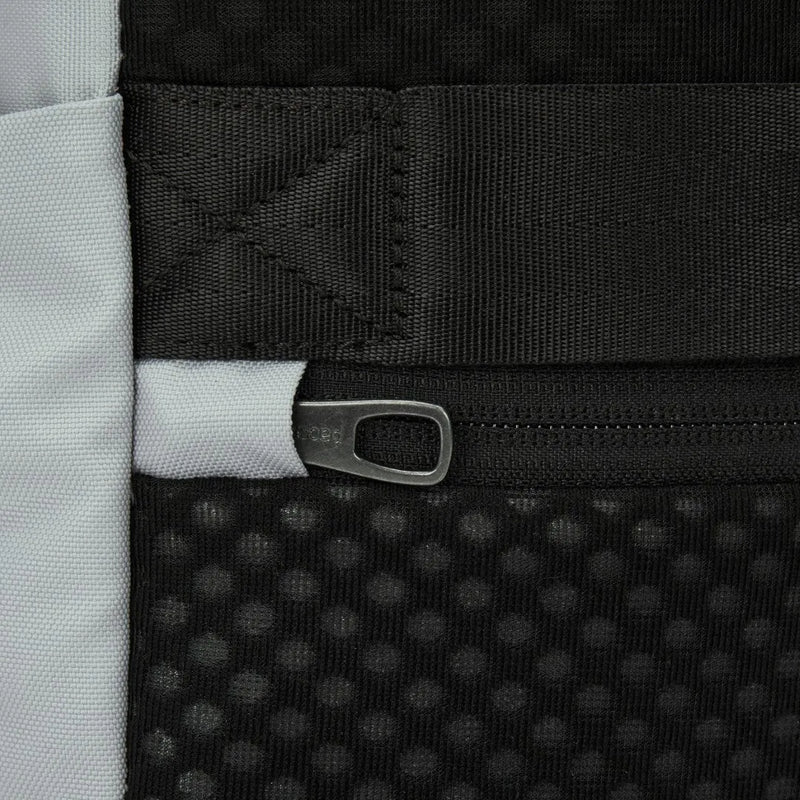 Pacsafe V Tour 26L anti-theft detail