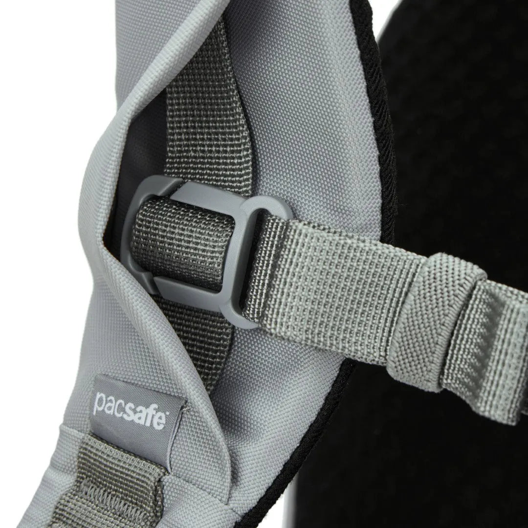 Pacsafe V Tour 26L anti-theft detail