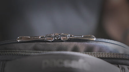 Pacsafe self locking zipper demonstration