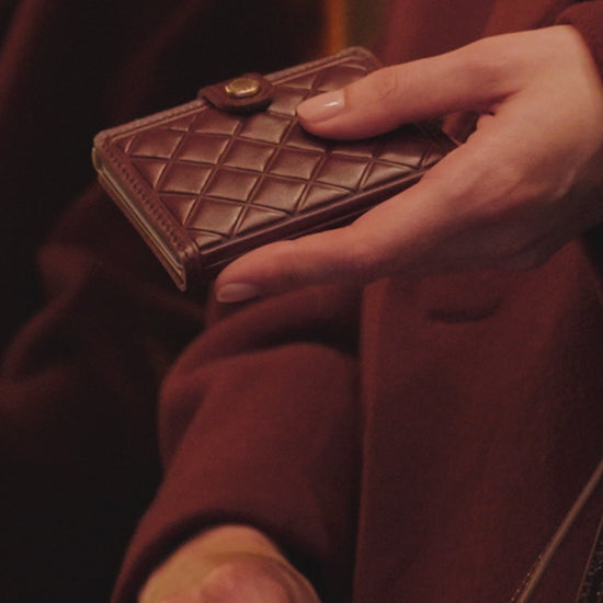 Secrid Emboss Diamond Bordeaux leather video
