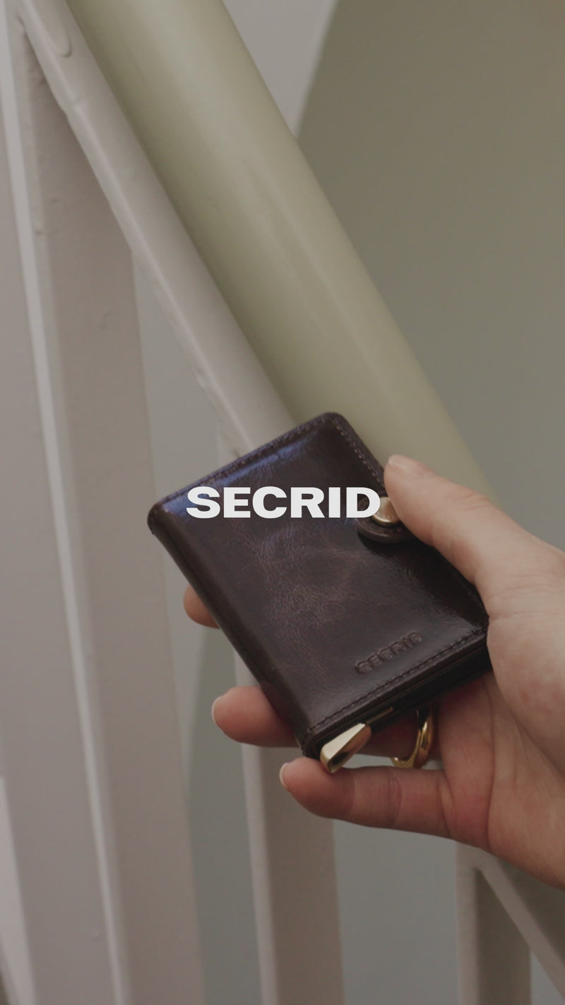 Secrid Naplak Mahogany leather video