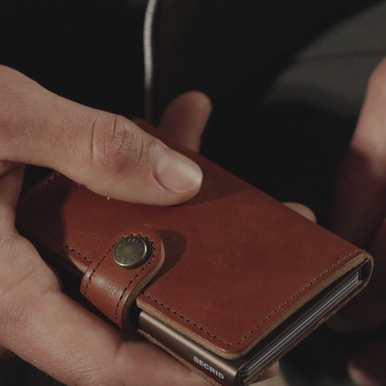 Secrid Basco Whiskey leather video