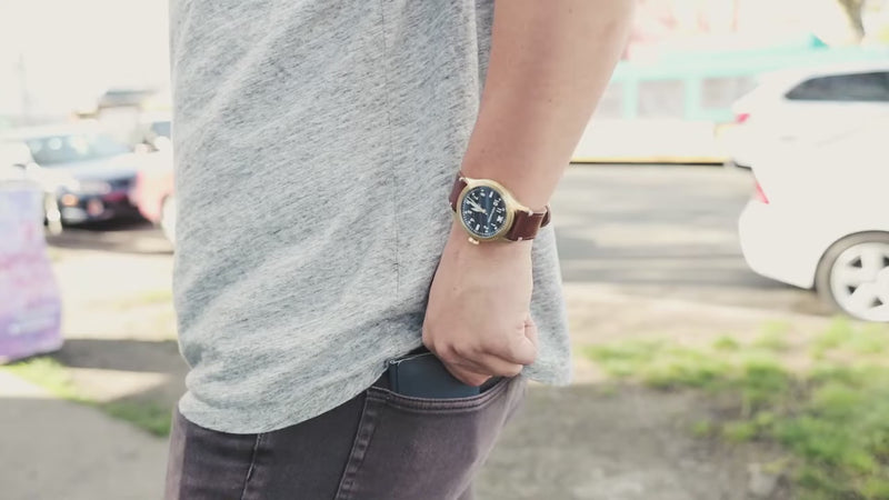 Pacsafe RFIDsafe - TEC Sleeve Wallet - Navy demo video