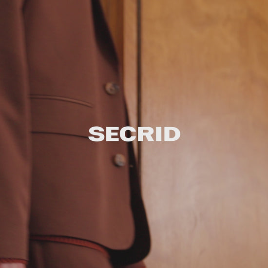 Secrid Emboss Lines Cognac leather video