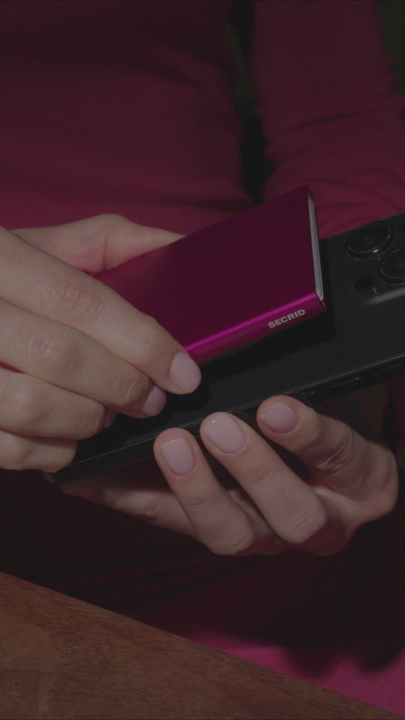 Secrid Cardprotector for MagSafe Fuchsia video