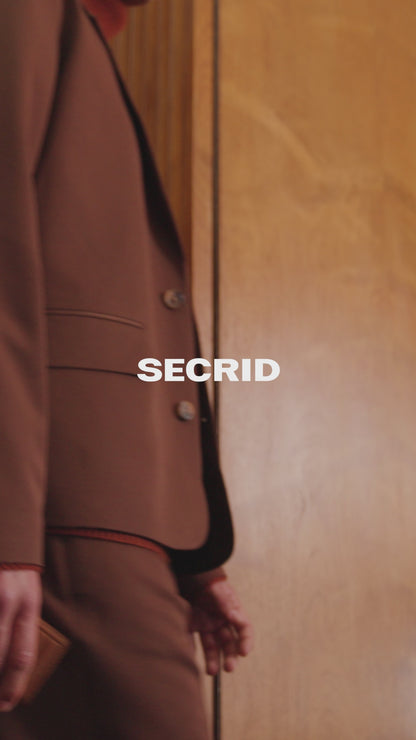 Secrid Emboss Lines Cognac leather video