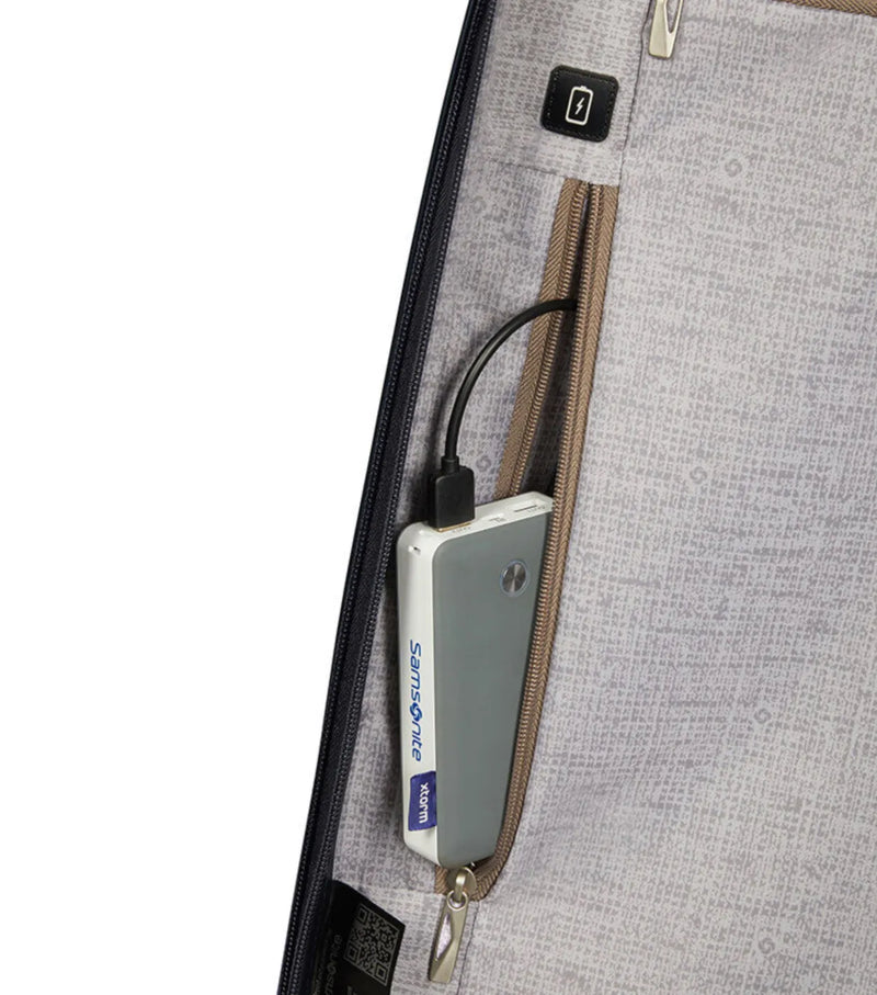 Integrated USB port with power bank organisation (power bank not included)