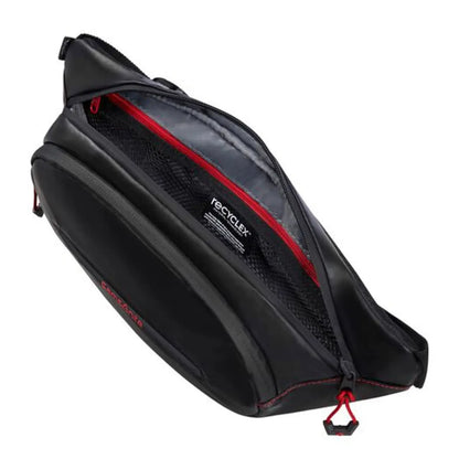 Main compartment features internal mesh pocket