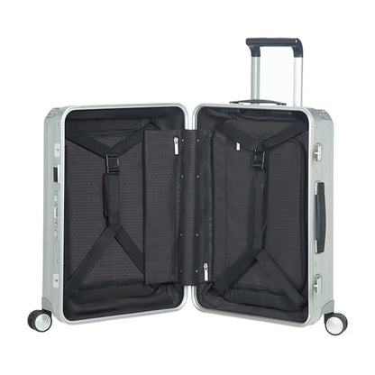 2 removable divider pads and large U-shape pocket on each divider