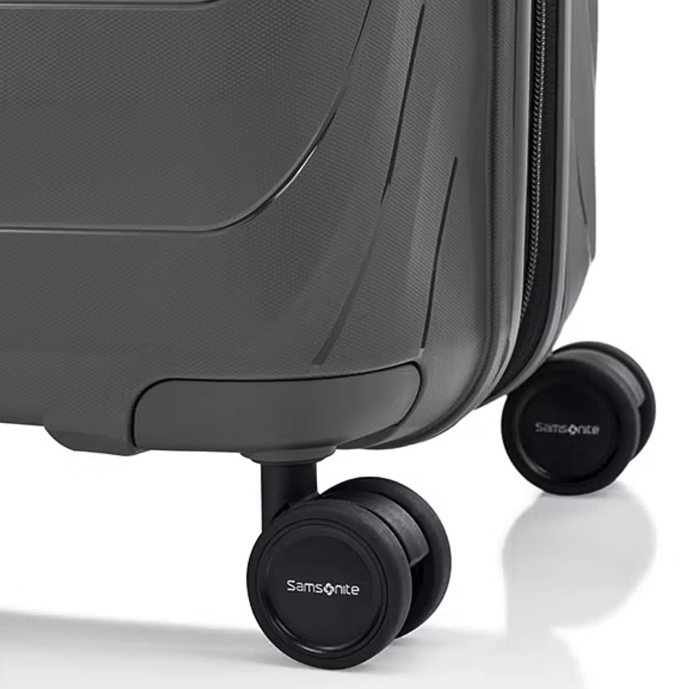 Samsonite OctoLite Neo 81 cm Expandable Spinner Suitcase - Gunmetal