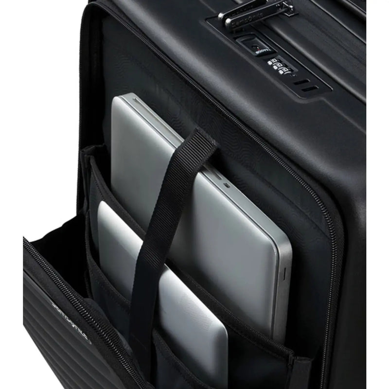 Fits 15.6" laptop and 10.5" tablet