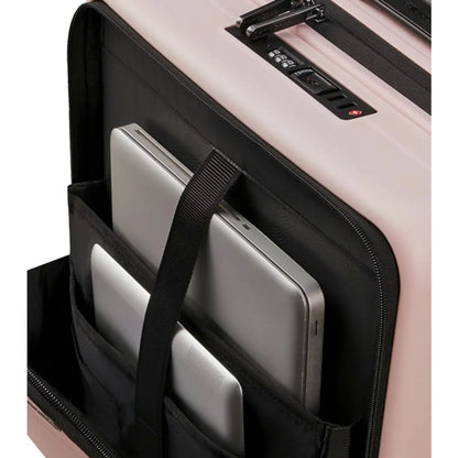 Fits 15.6" laptop and 10.5" tablet