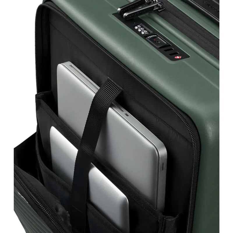 Fits 15.6" laptop and 10.5" tablet