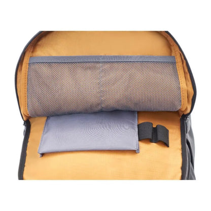 multiple compartments for organising your things