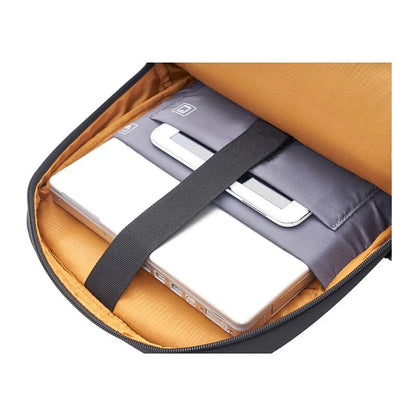 15.6" laptop compartment with space for a tablet as well