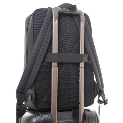 Smart Sleeve allowing you to stabilise your bag on top of the suitcase