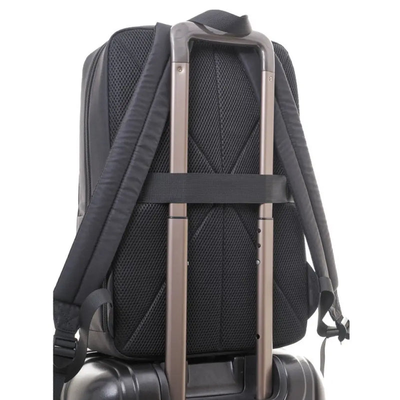 Smart Sleeve allowing you to stabilise your bag on top of the suitcase