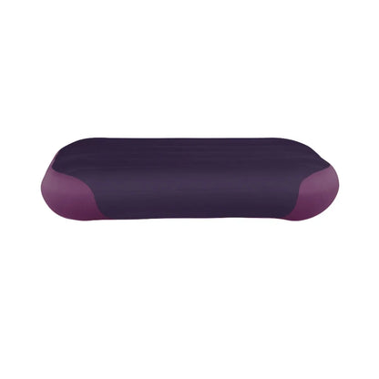 Curved internal baffles create contours that cradle your head