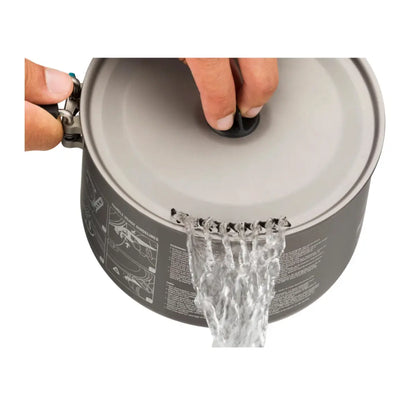 Easy-flow strainer lid for efficient draining