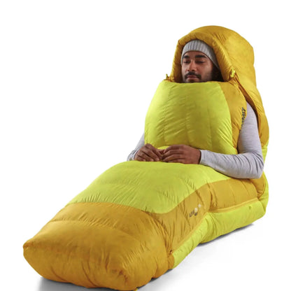 The Free-Flow Zip system allows you to secure the snaps around your shoulders