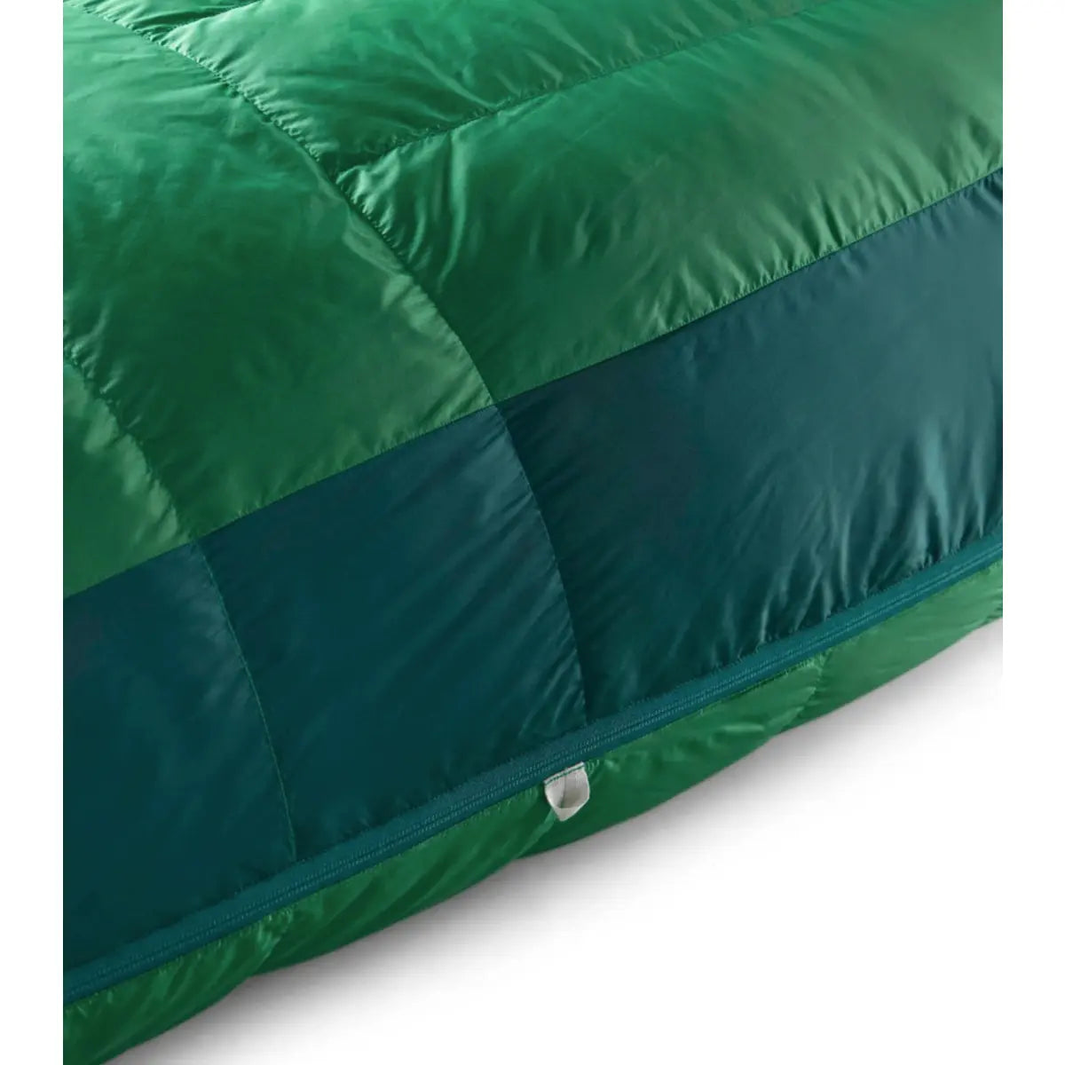 RDS-certified, 750+ fillpower goose down with a non-PFAS Ultra-Dry Down treatment to stay drier in damp conditions