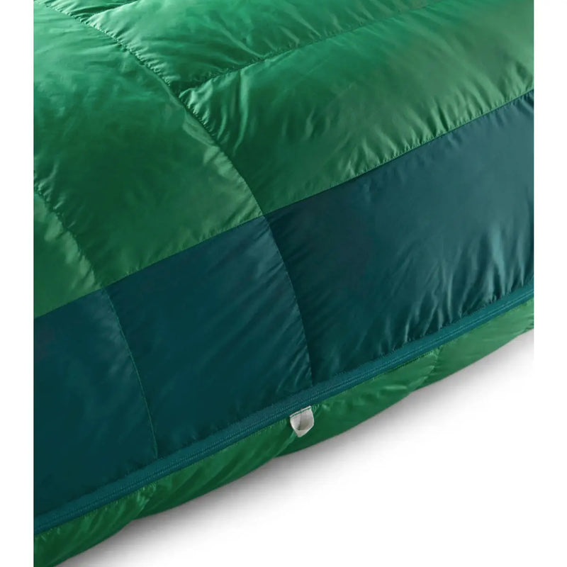 RDS-certified, 750+ fillpower goose down with a non-PFAS Ultra-Dry Down treatment to stay drier in damp conditions