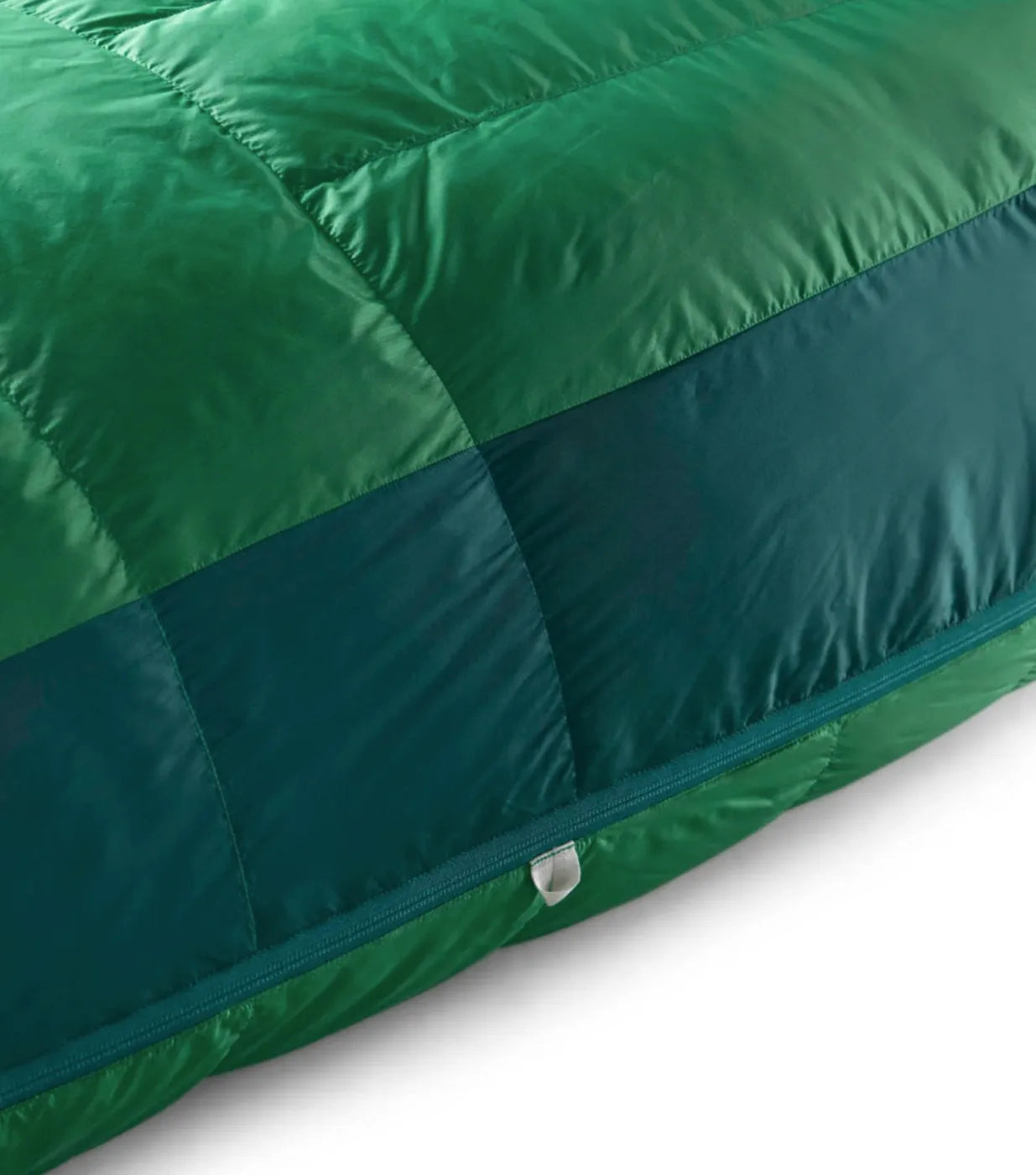 RDS-certified, 750+ fillpower goose down with a non-PFAS Ultra-Dry Down treatment to stay drier in damp conditions