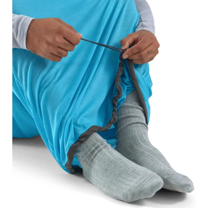 Drawcord footbox can be opened or closed for optimal comfort